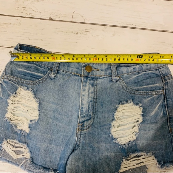 Forever 21 destroyed jean shorts light denim 26 - Picture 6 of 6